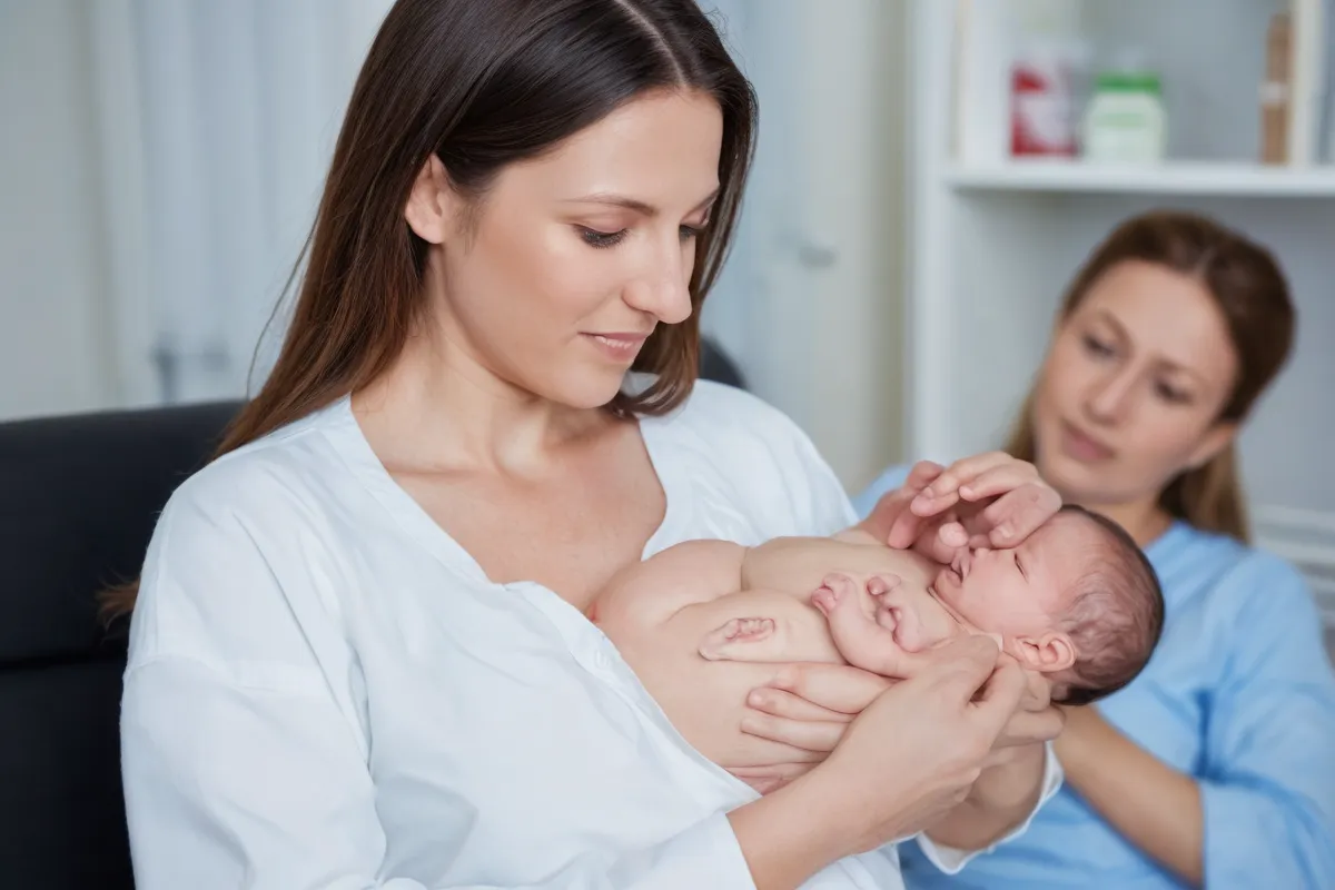 Ruptura del tejido placentario, fuga de líquido amniótico, complicación de embarazo