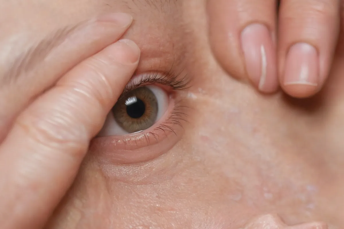 Fuera de gravidez, diagnóstico de hendiduras en la bolsa amniótica e impacto en el embarazo. (This translates to: Amniotic fluid leakage rupture diagnosis, for pregnancy, explanation of the situation in relation to effects on pregnancy.)